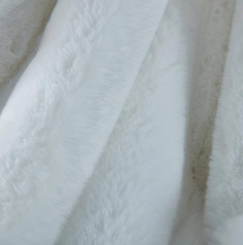 Cassilda Luxury White Chinchilla Faux Fur Throw Blanket - HousesNice