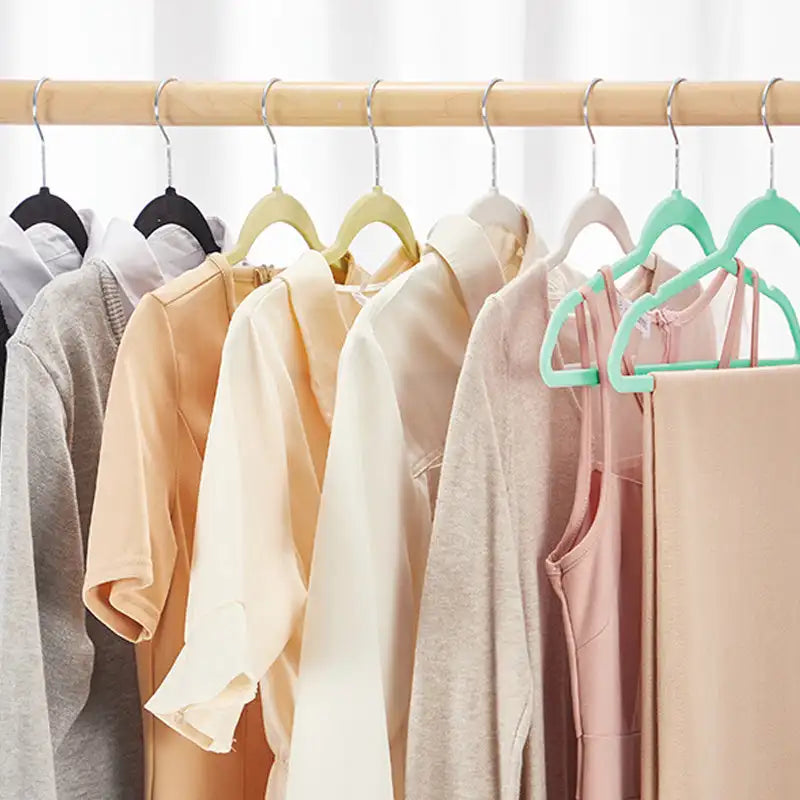 Velvet Non-Slip Clothing Hangers, 17 inches (45cm), 10pcs - HousesNice