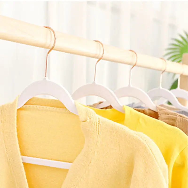 Velvet Non-Slip Clothing Hangers, 17 inches (45cm), 10pcs - HousesNice