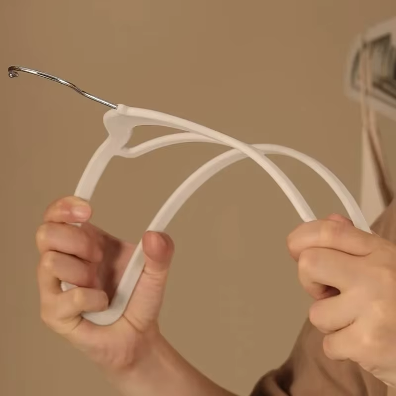 Velvet Non-Slip Clothing Hangers, 17 inches (45cm), 10pcs - HousesNice