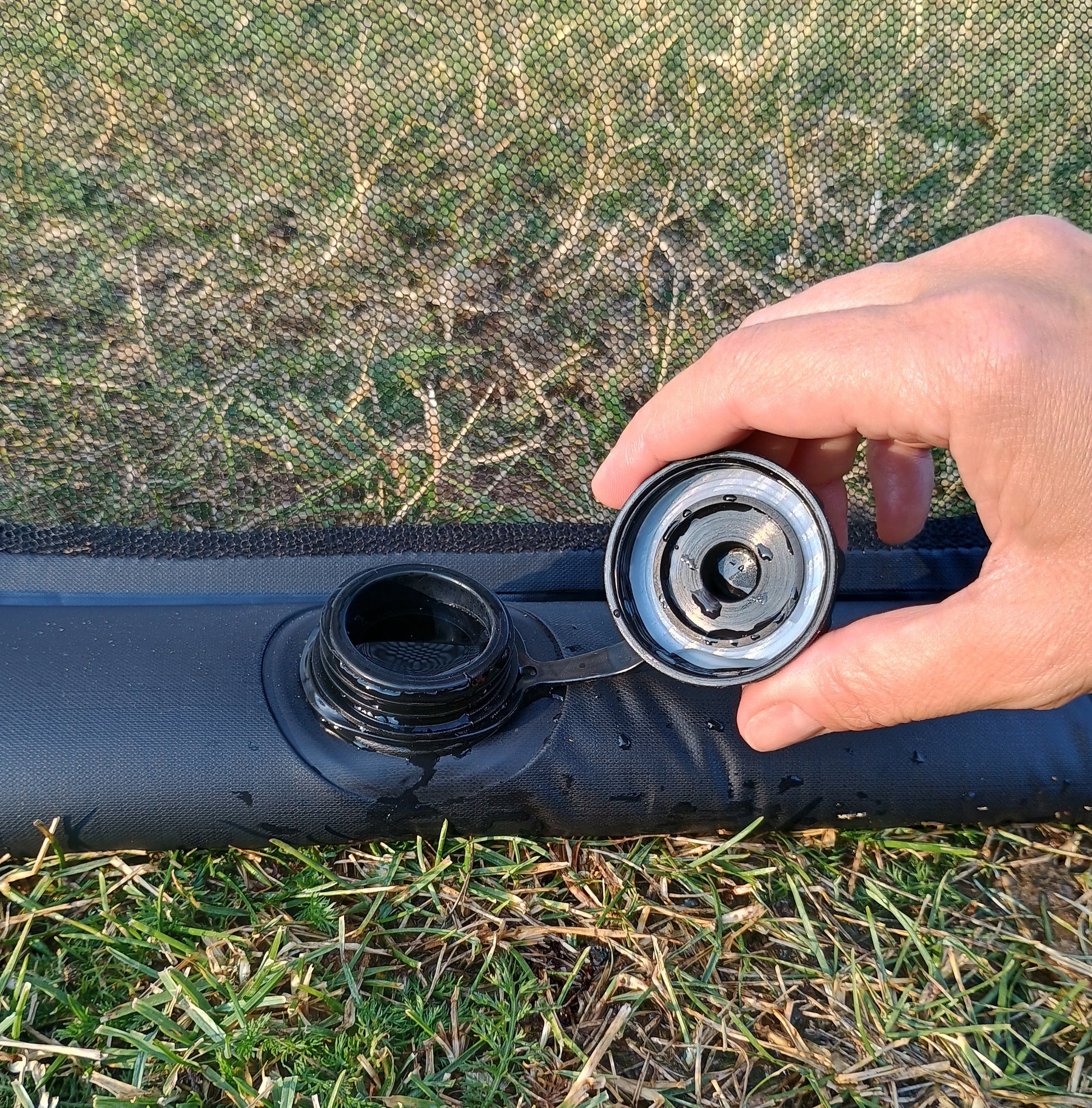 Redesigned mosquito-net water-tube cap