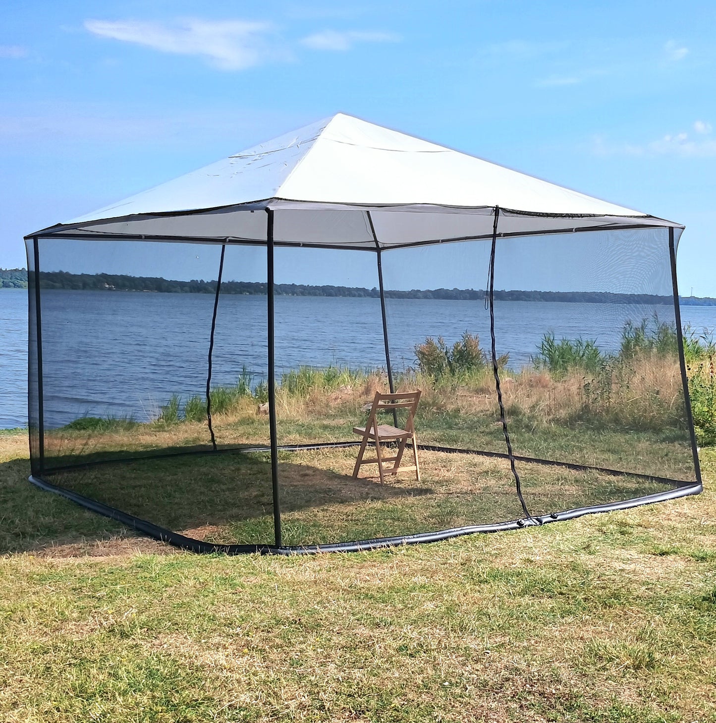 Black 250 × 1650 cm mosquito net installed on a 4 × 4 m square gazebo, shown from an angled side view