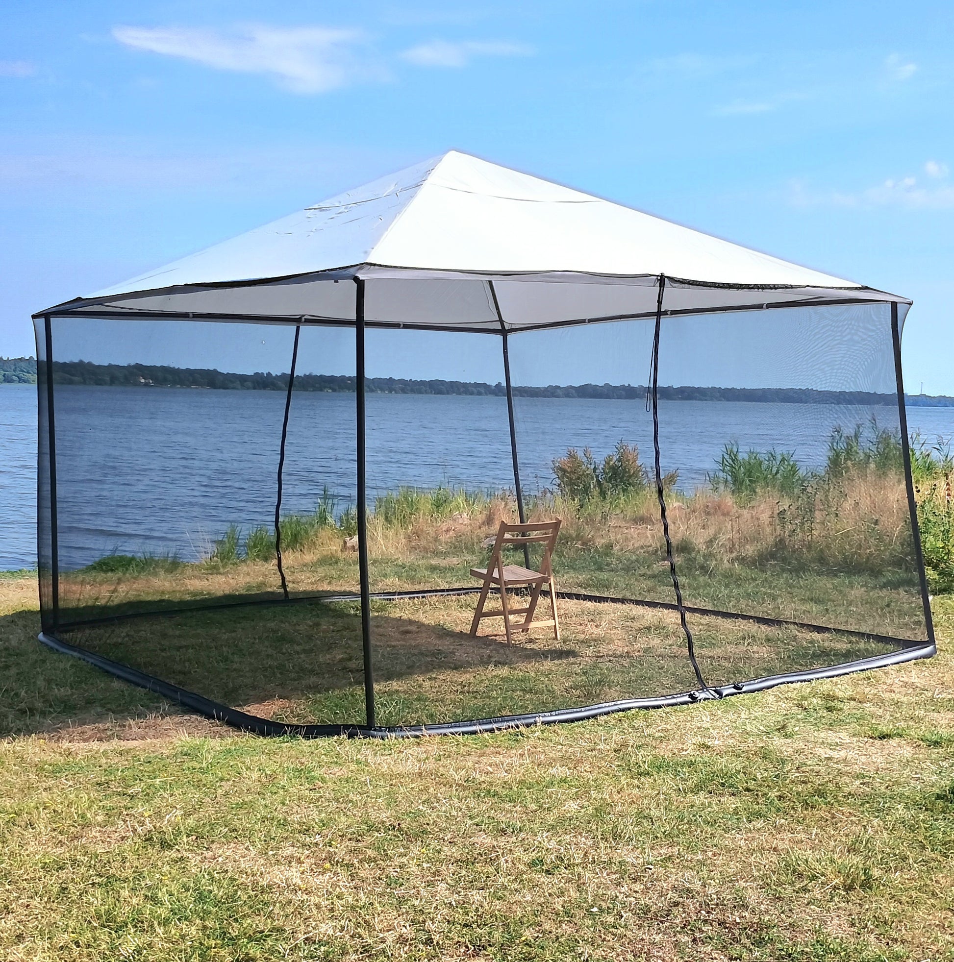 Black 250 × 1650 cm mosquito net installed on a 4 × 4 m square gazebo, shown from an angled side view