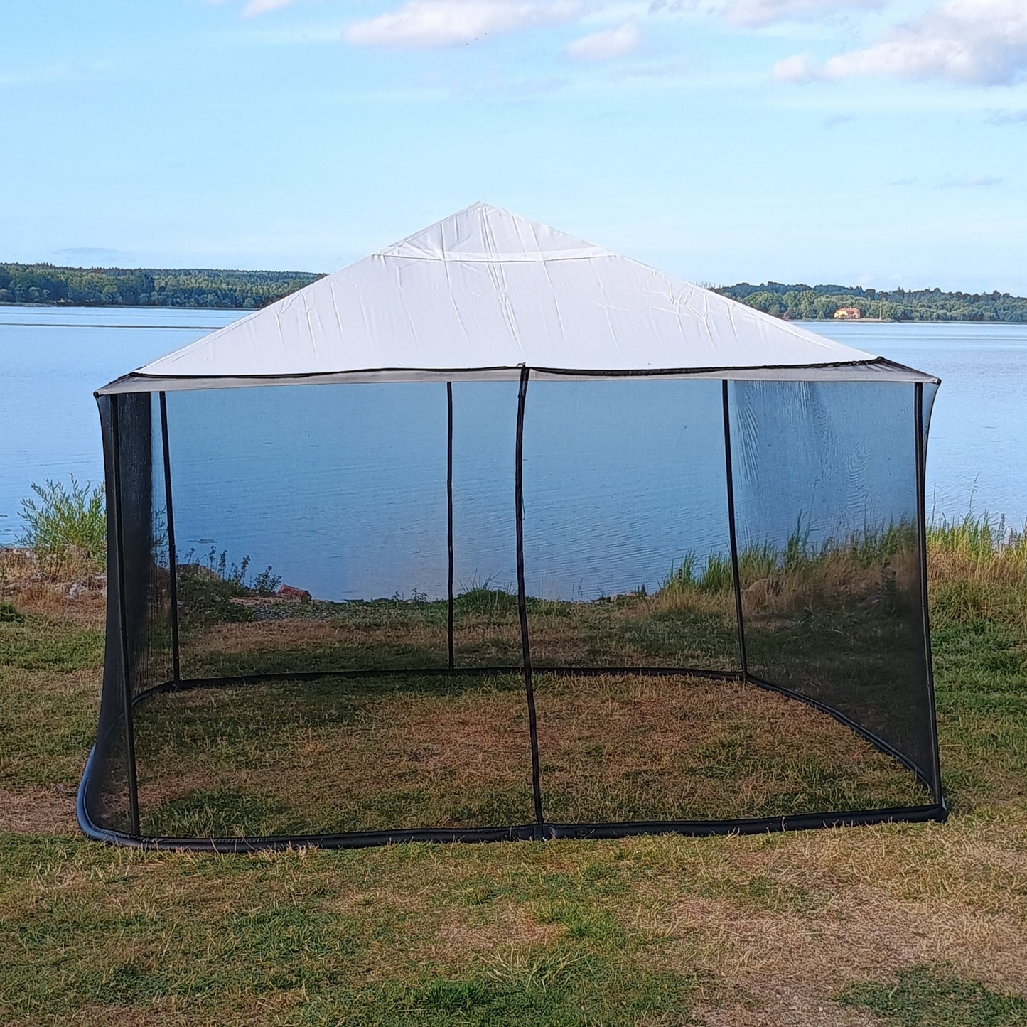 Front view of a black 250 × 1650 cm mosquito net installed on a 4 × 4 m square gazebo
