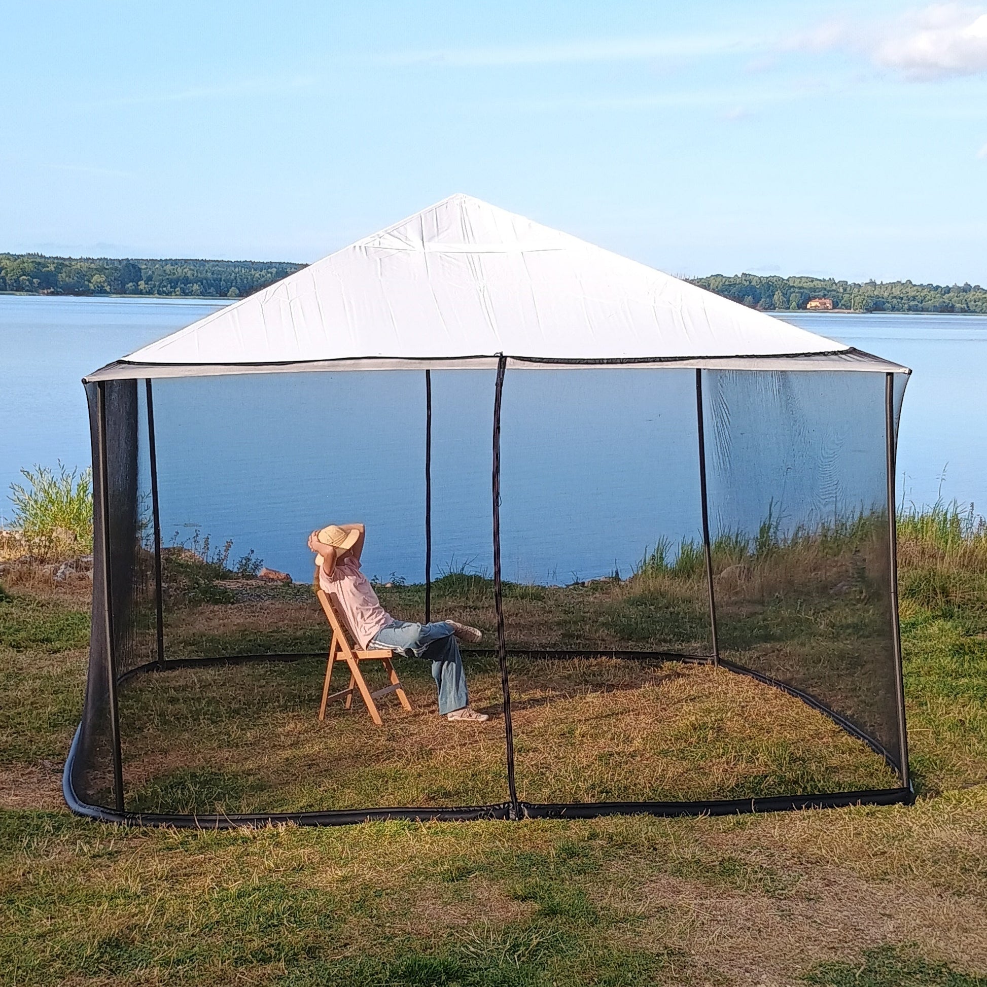 Woman relaxing inside a black 250 × 1650 cm mosquito net installed on a 4 × 4 m square gazebo