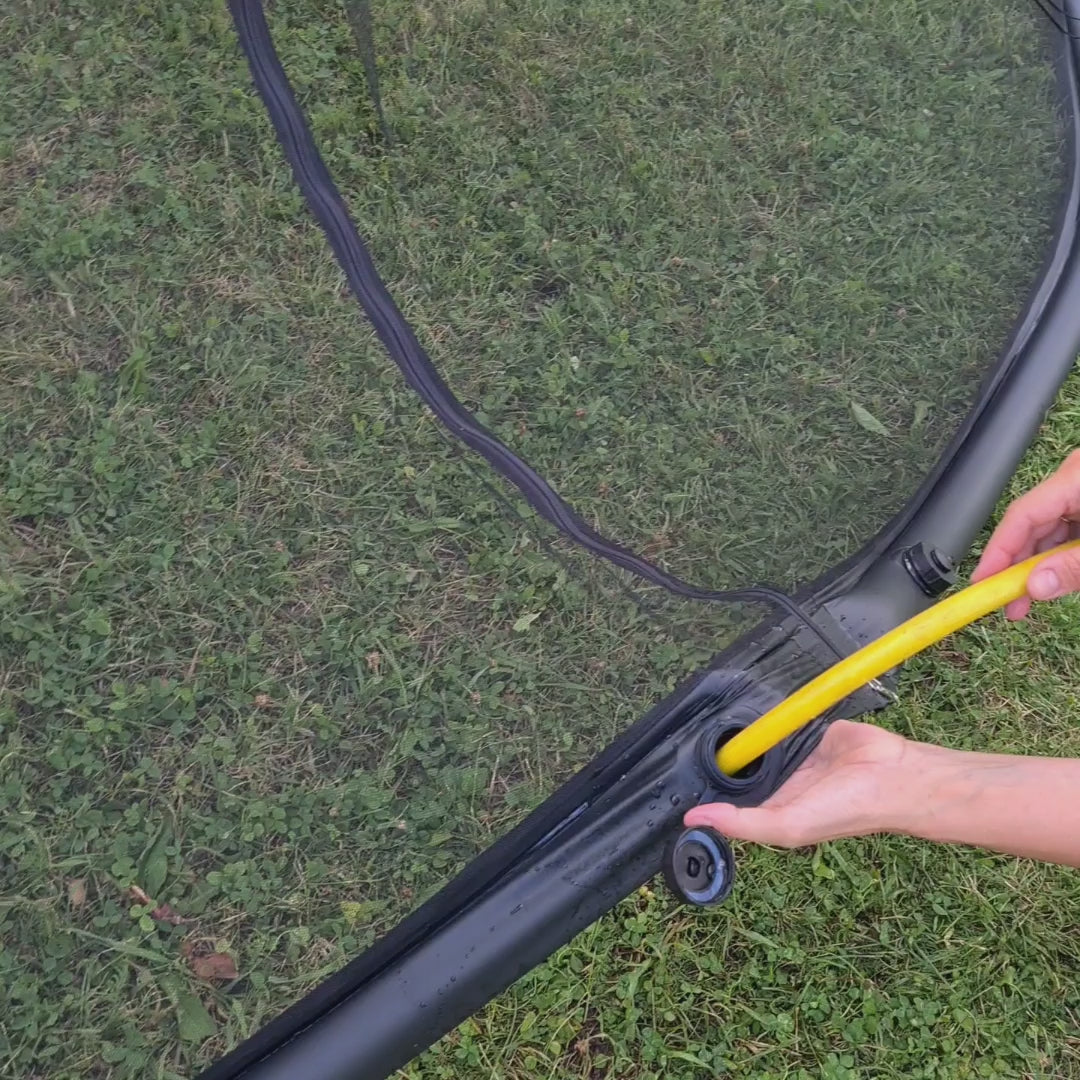 Filling the integrated water tube of the 250 × 1650 cm mosquito net through the redesigned cap